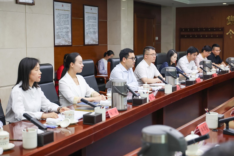 02、朱婷、韩啸、巩宸字、郭露遥、朱廷桢等5位党员代表交流了学习体会。.JPG